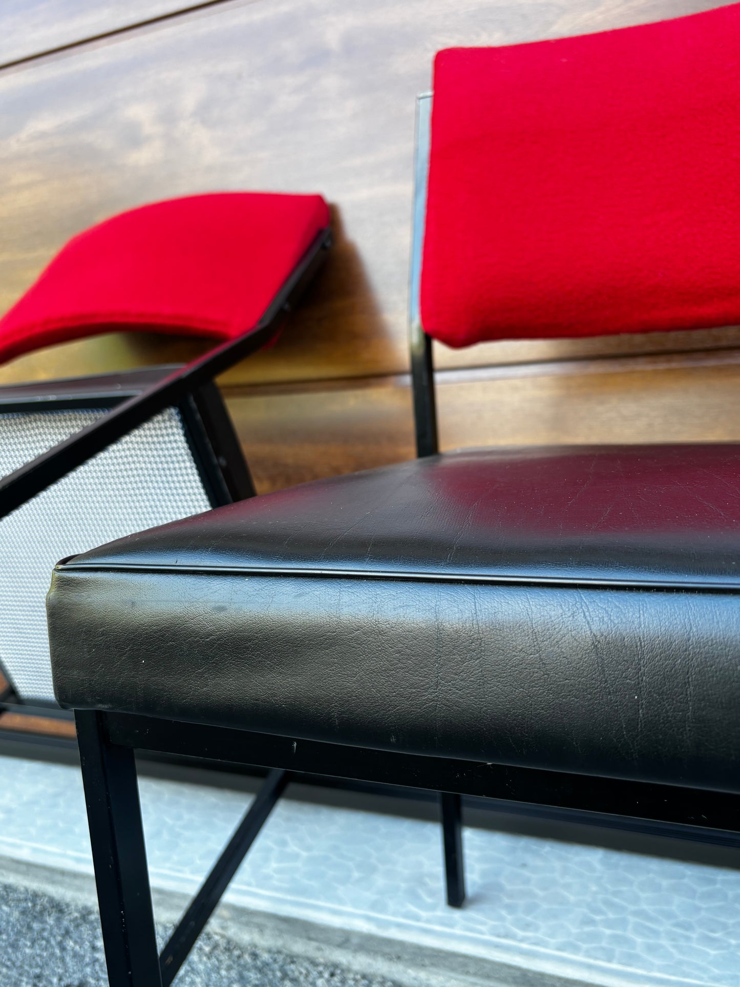 Fauteuil style Rudi par Pierre Guariche