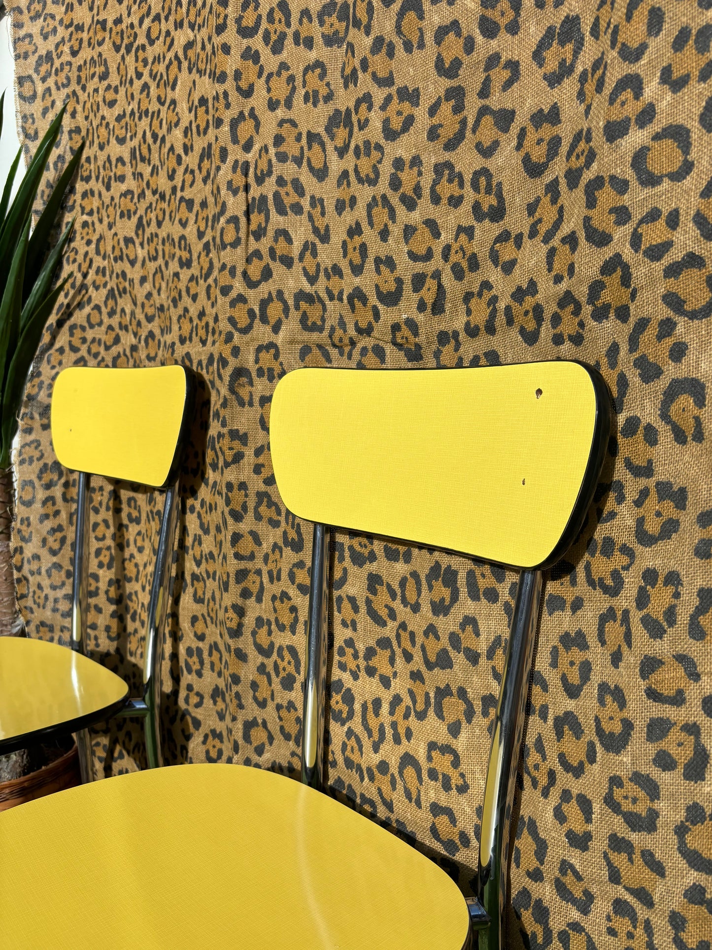 Chaise formica yellow