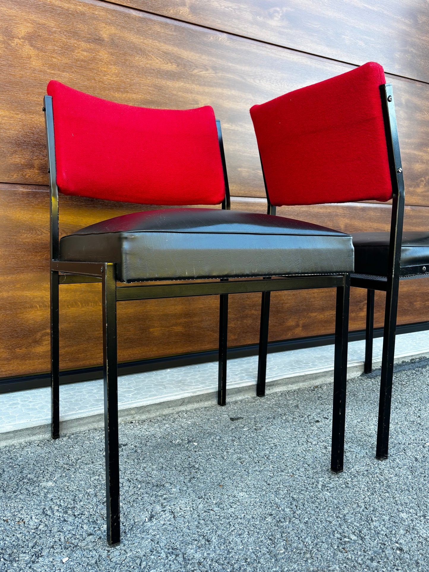 Fauteuil style Rudi par Pierre Guariche