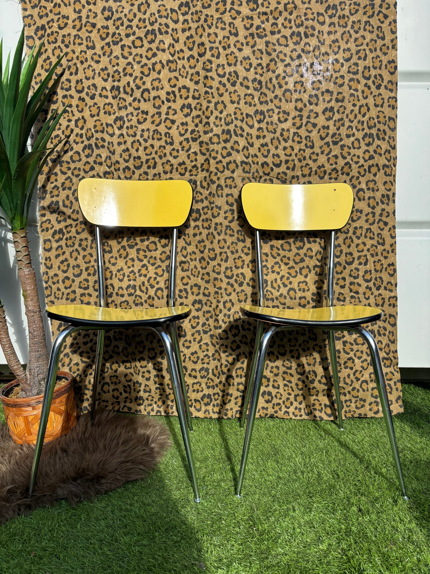 Chaise formica yellow
