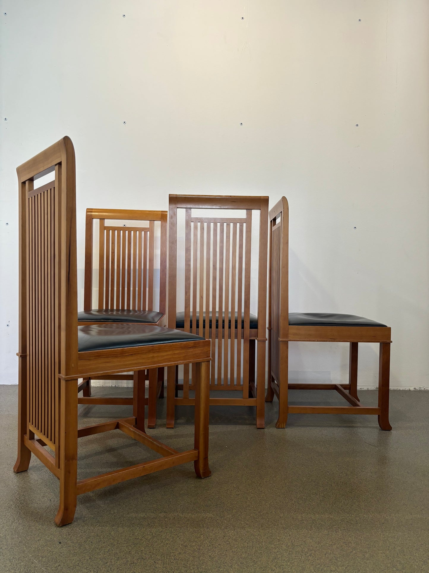 Chaise 614 Coonley 2 Frank Lloyd Wright pour Cassina, Italie