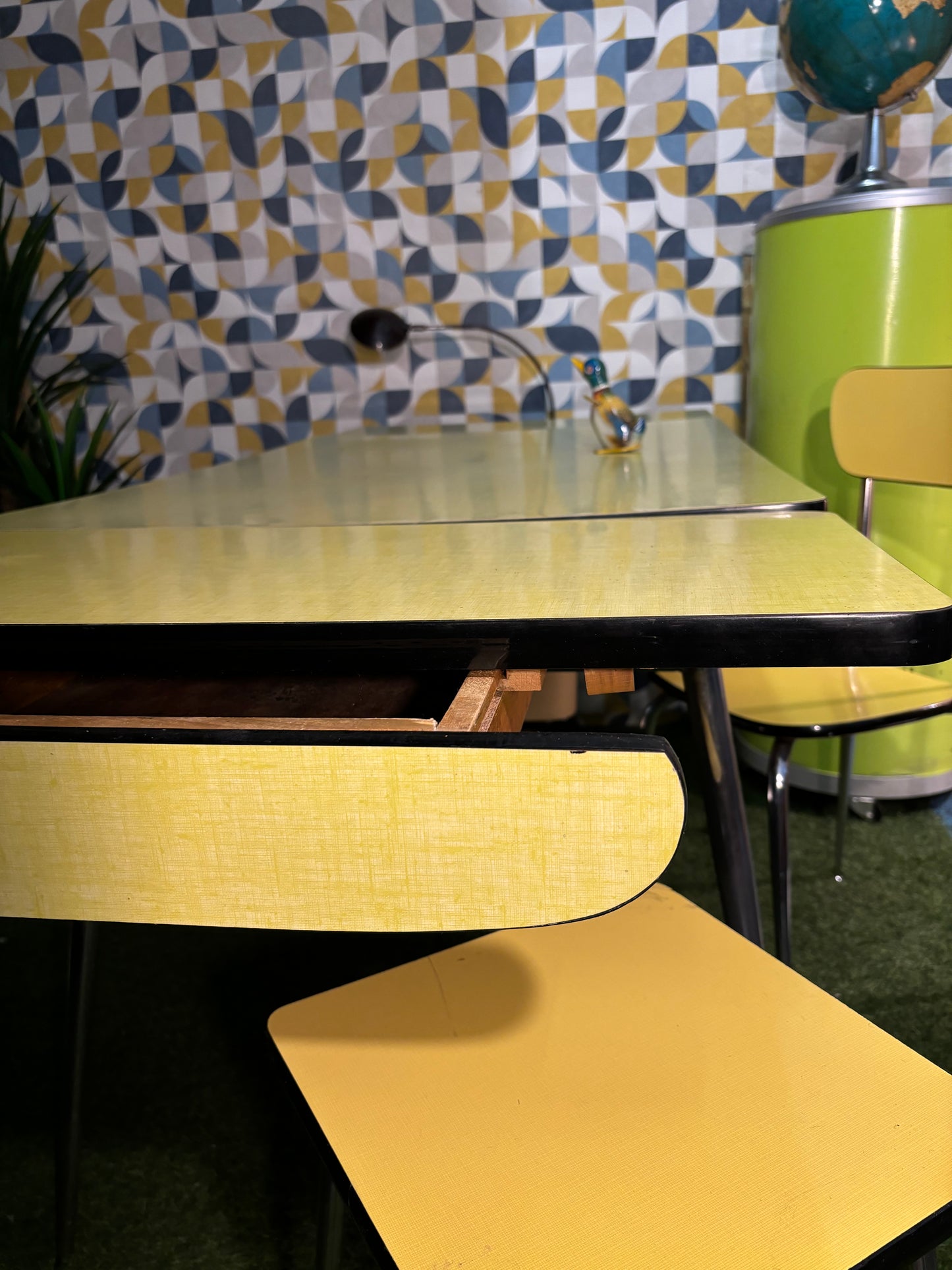 Table formica yellow à rallonges