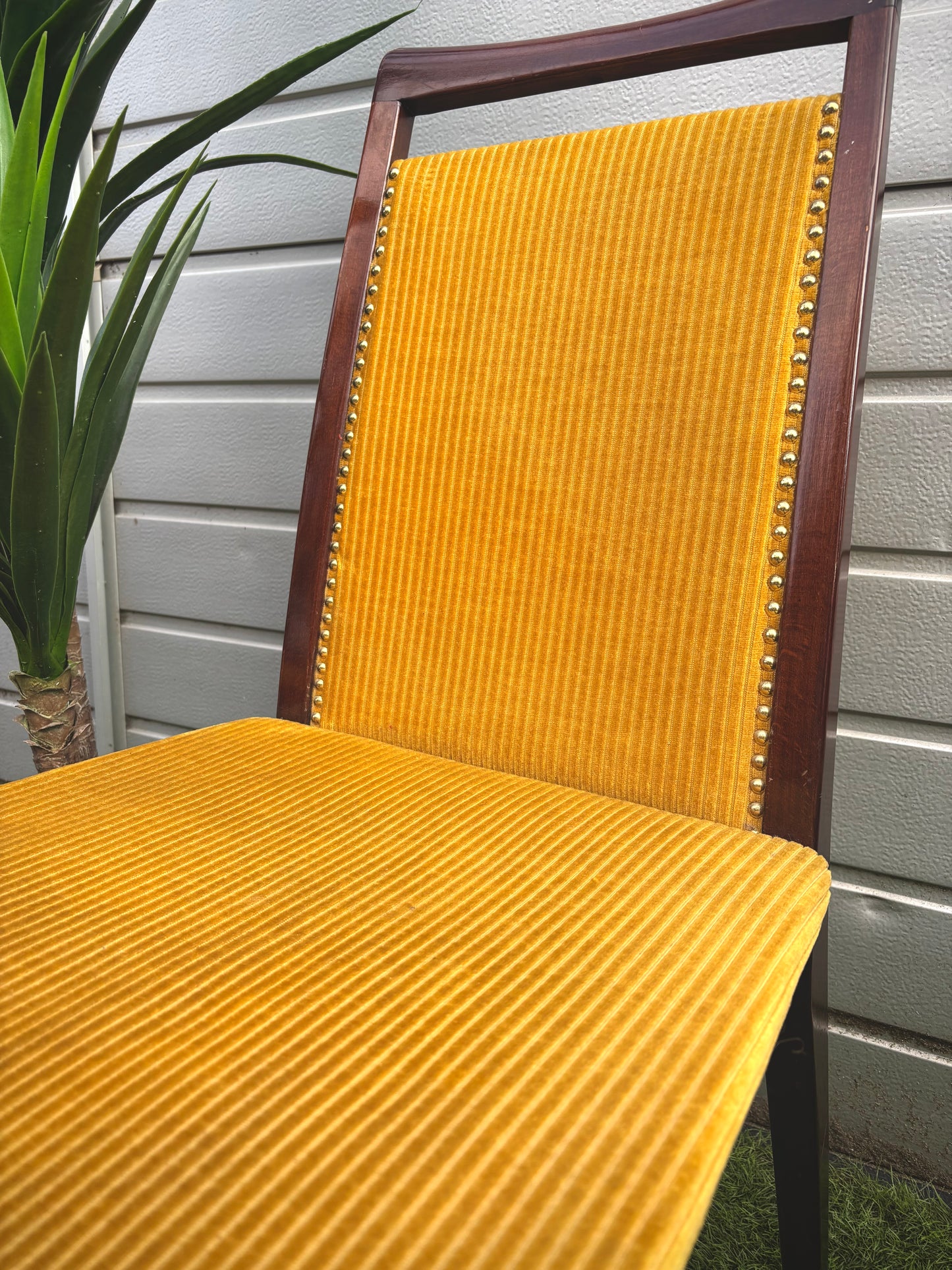 Chaise moutarde