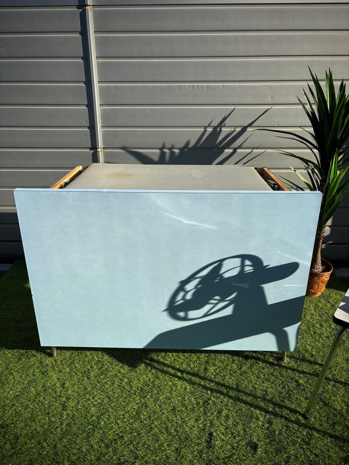 Table formica bleu accessoires repassage