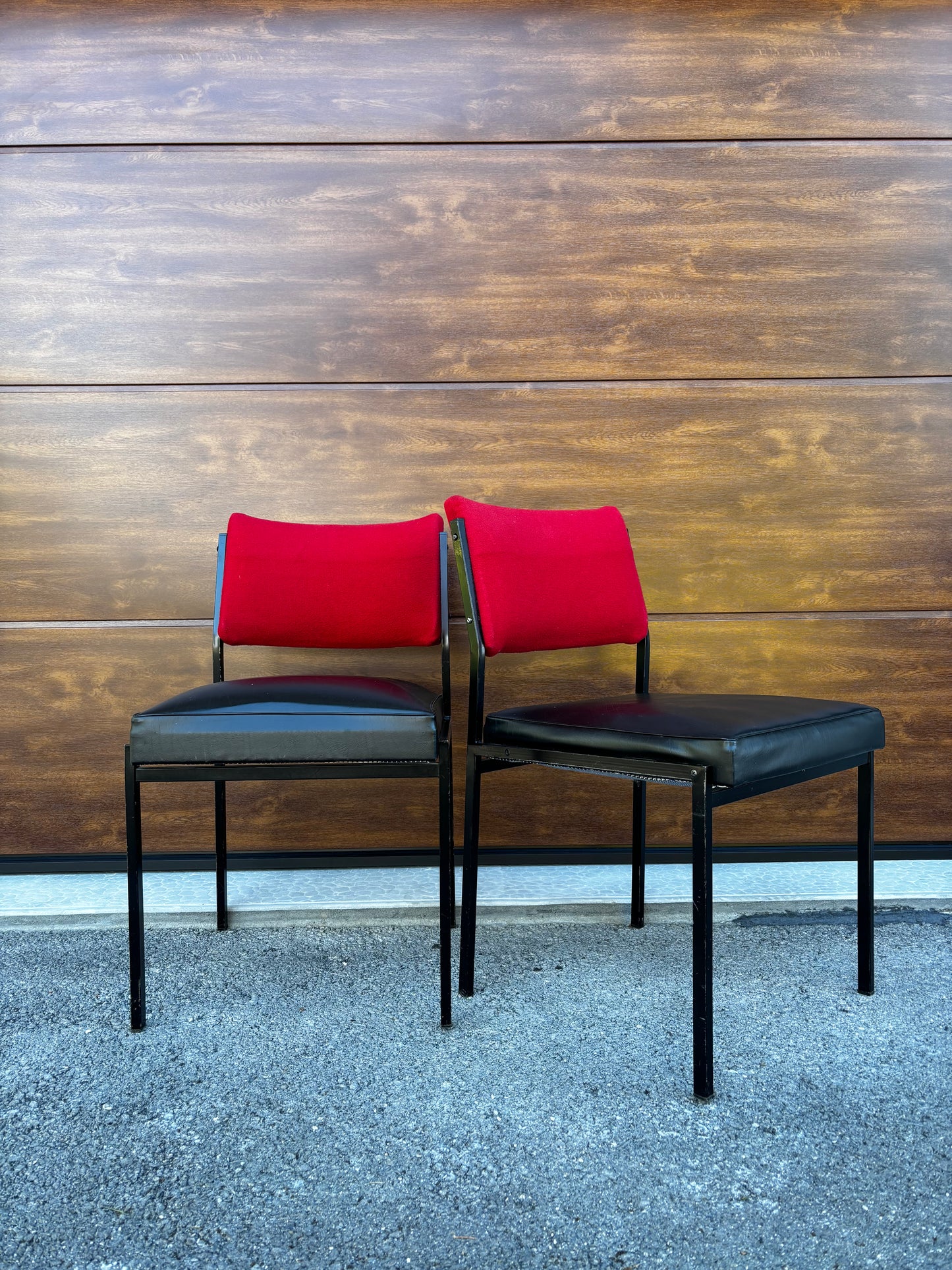 Fauteuil style Rudi par Pierre Guariche