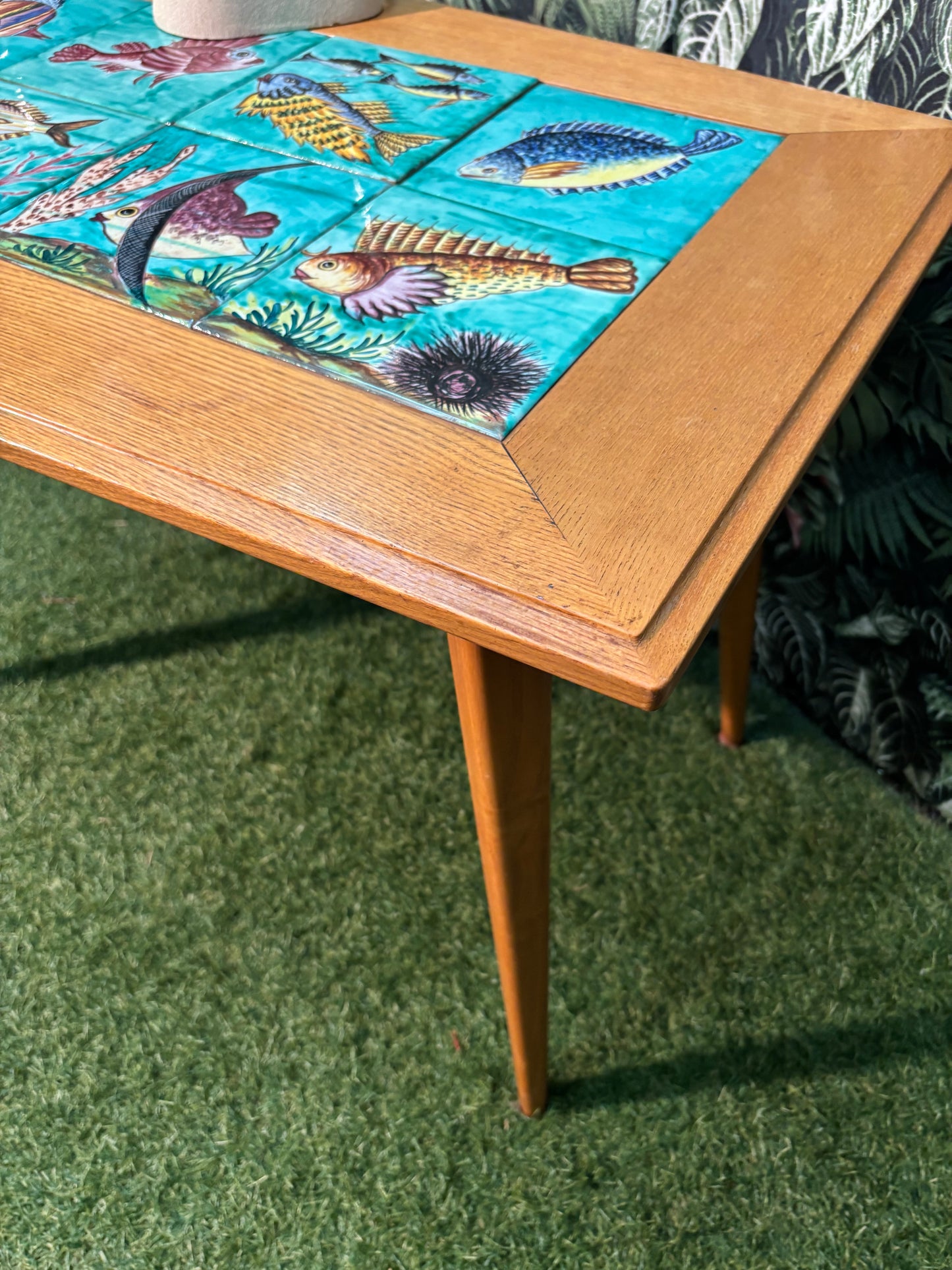 Table basse pieds compas