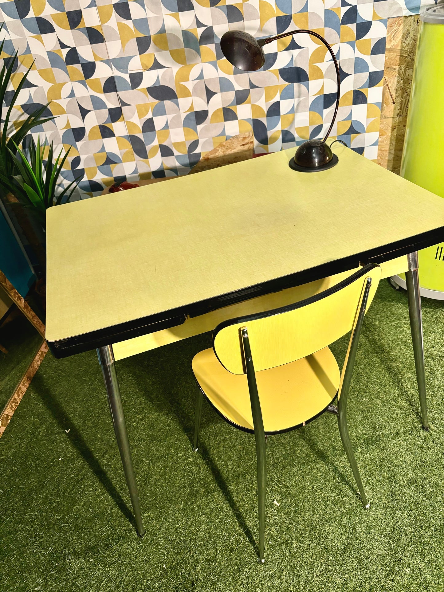 Table formica yellow à rallonges