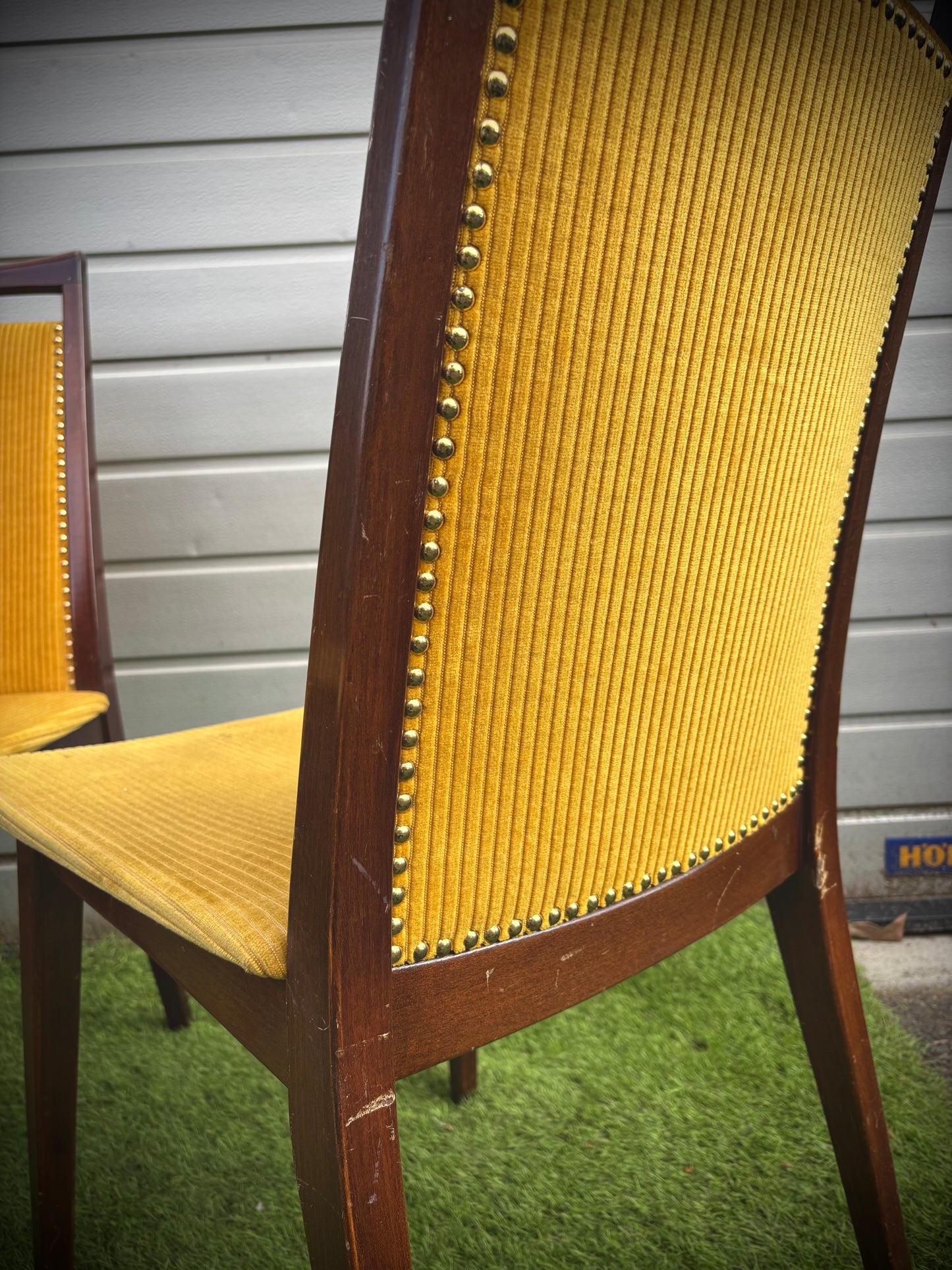 Chaise moutarde