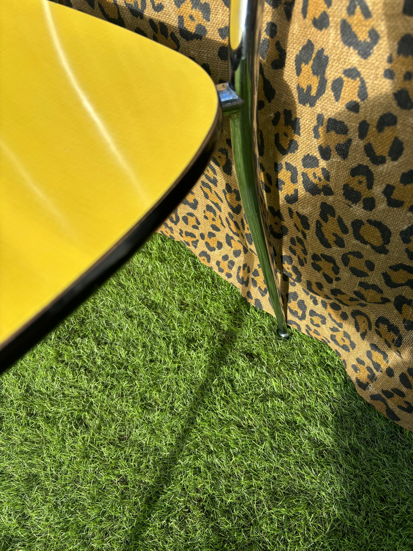 Chaise formica yellow