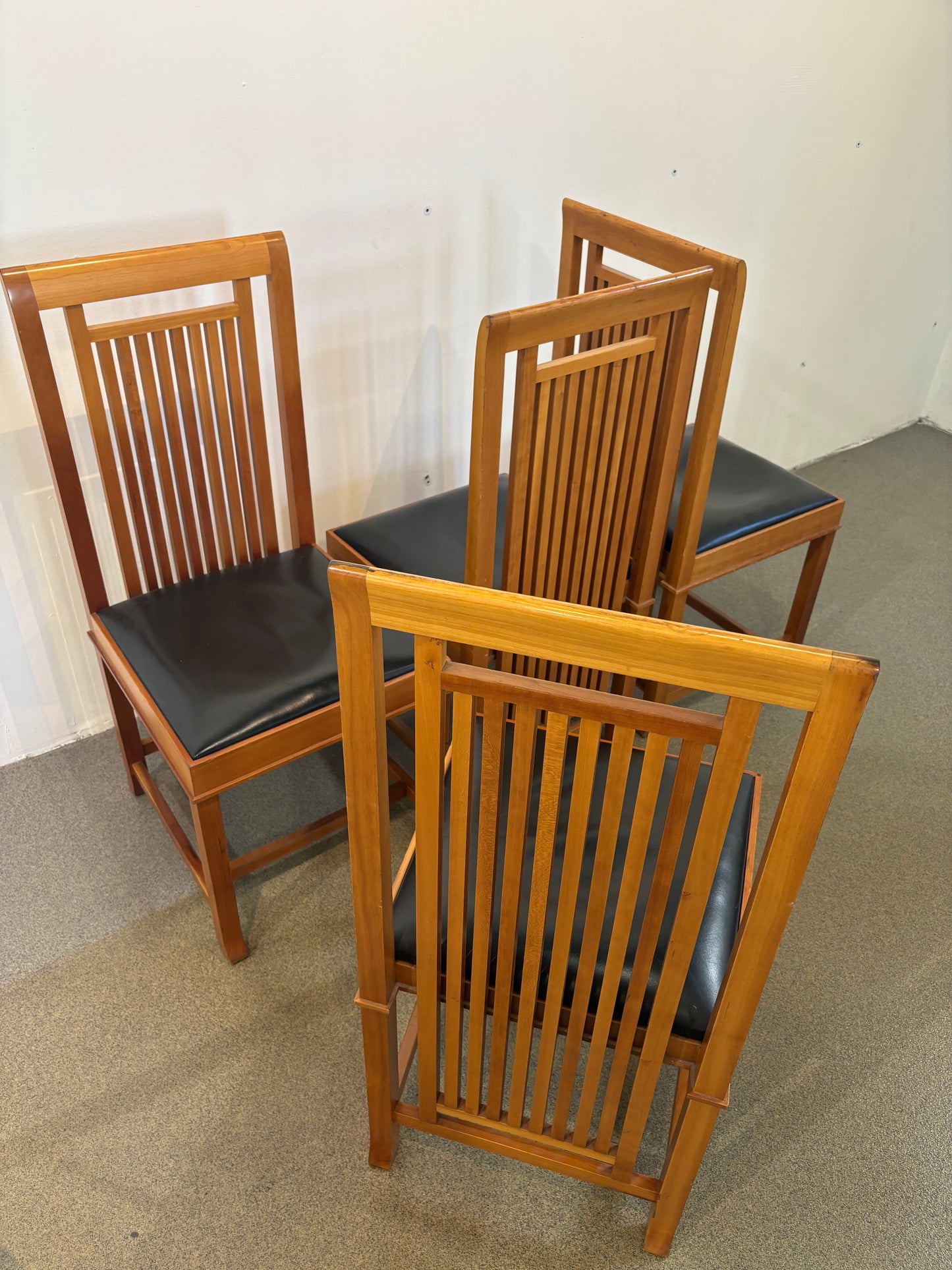 Chaise 614 Coonley 2 Frank Lloyd Wright pour Cassina, Italie