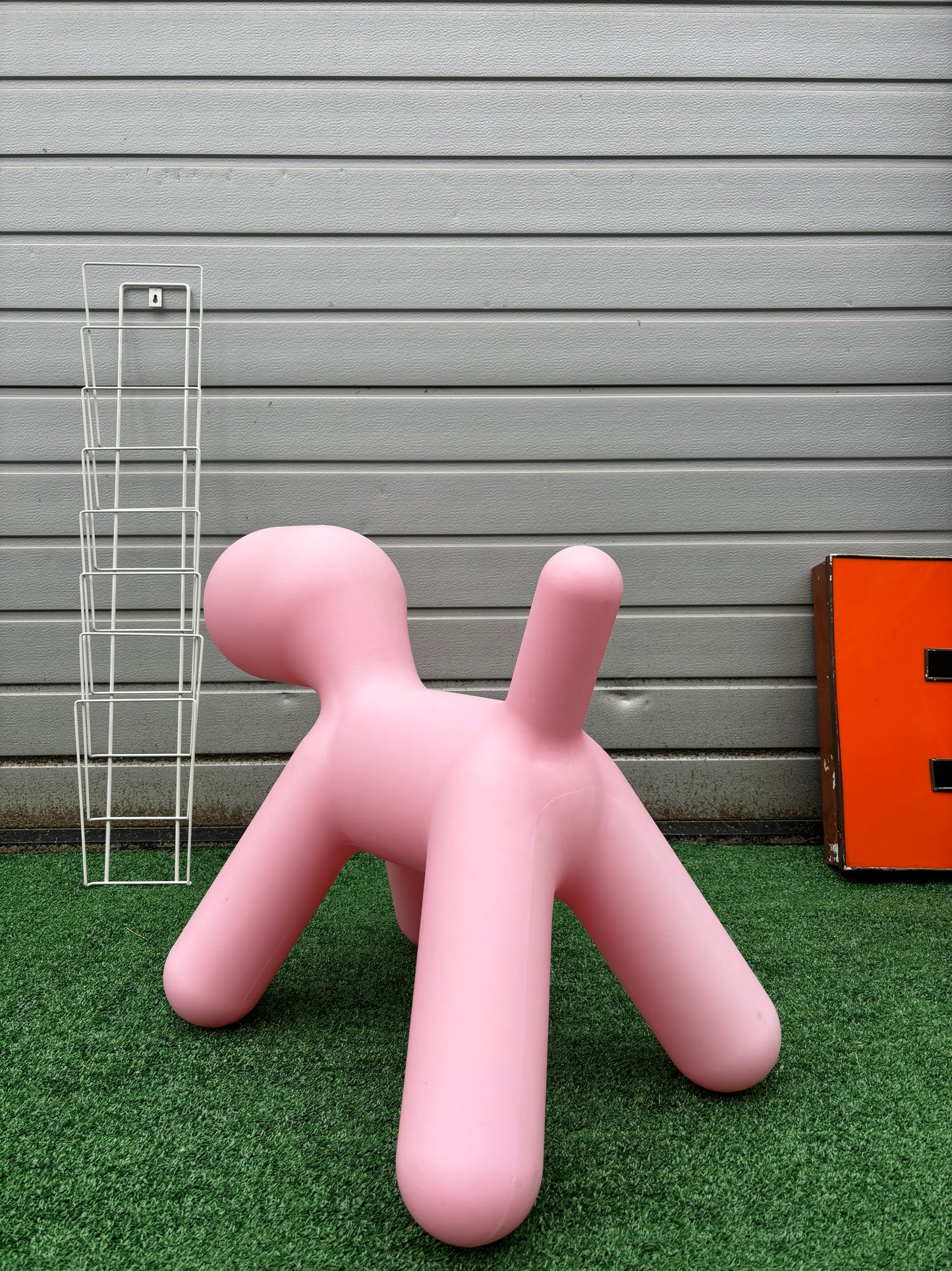 Home sculpture Style EERO AARNIO. “Puppy”, Magis.