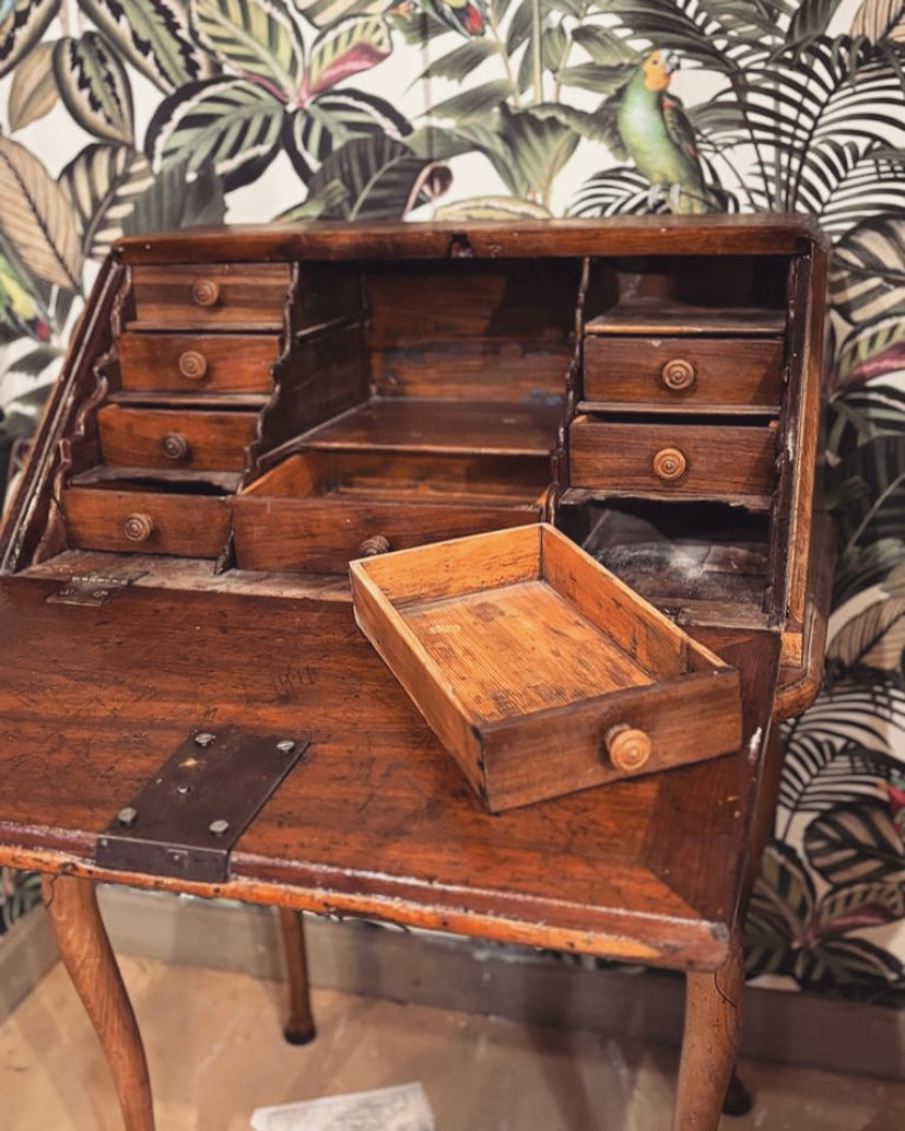 Petit bureau secrétaire d'antan