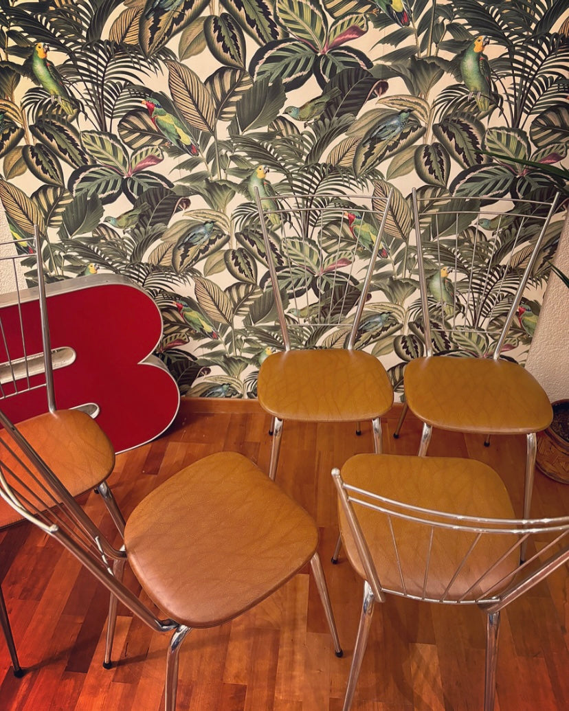 Chaise retro Skaï à barreaux