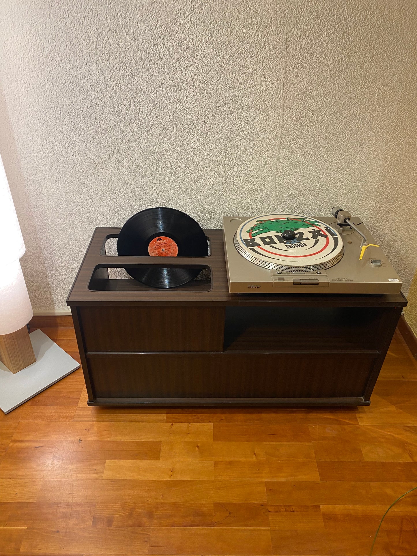 Meuble vinyles à roulettes 70'S