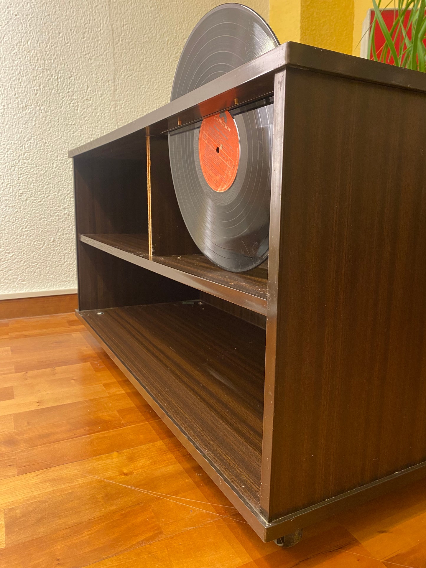 Meuble vinyles à roulettes 70'S