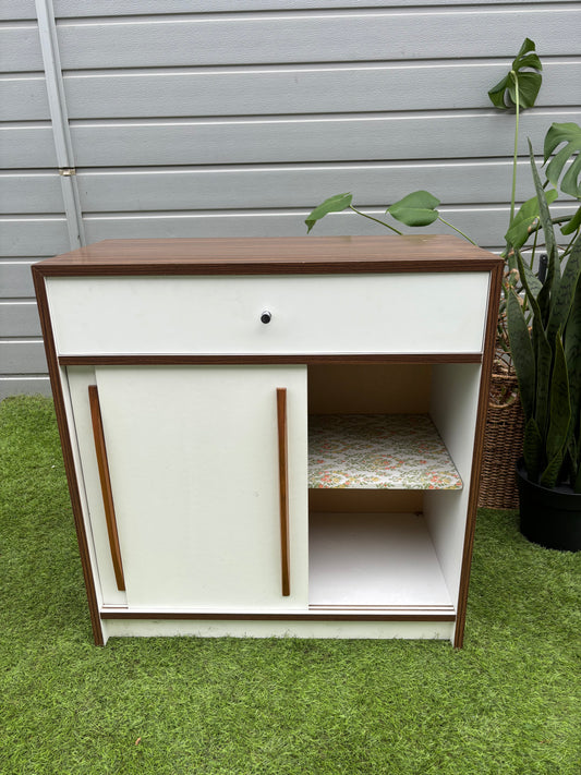 Petit meuble de rangement rétro 50’S